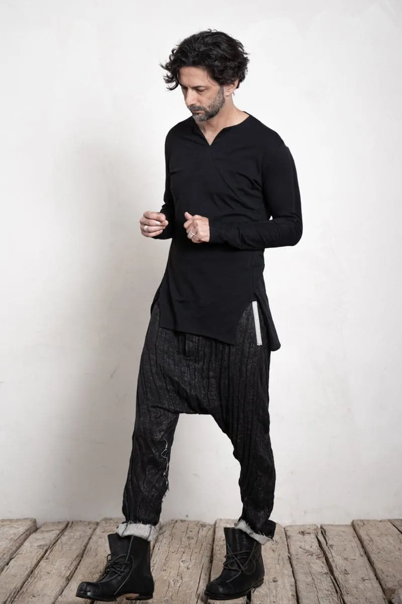 eigensinnig wien | Artmann | Asymmetrischer Pullover aus leichter Baumwolle in schwarz