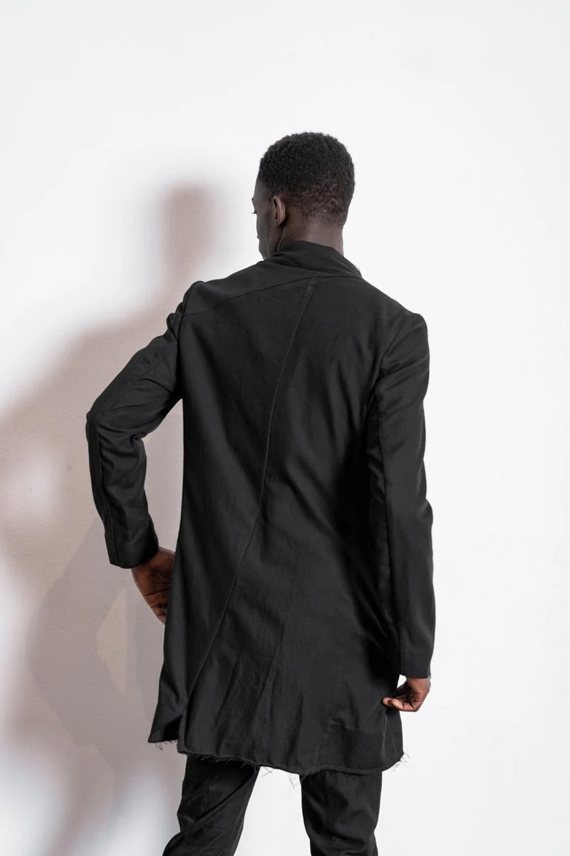eigensinnig wien | Fromm | Eleganter Herren Gehrock mit Stehkragen in Schwarz