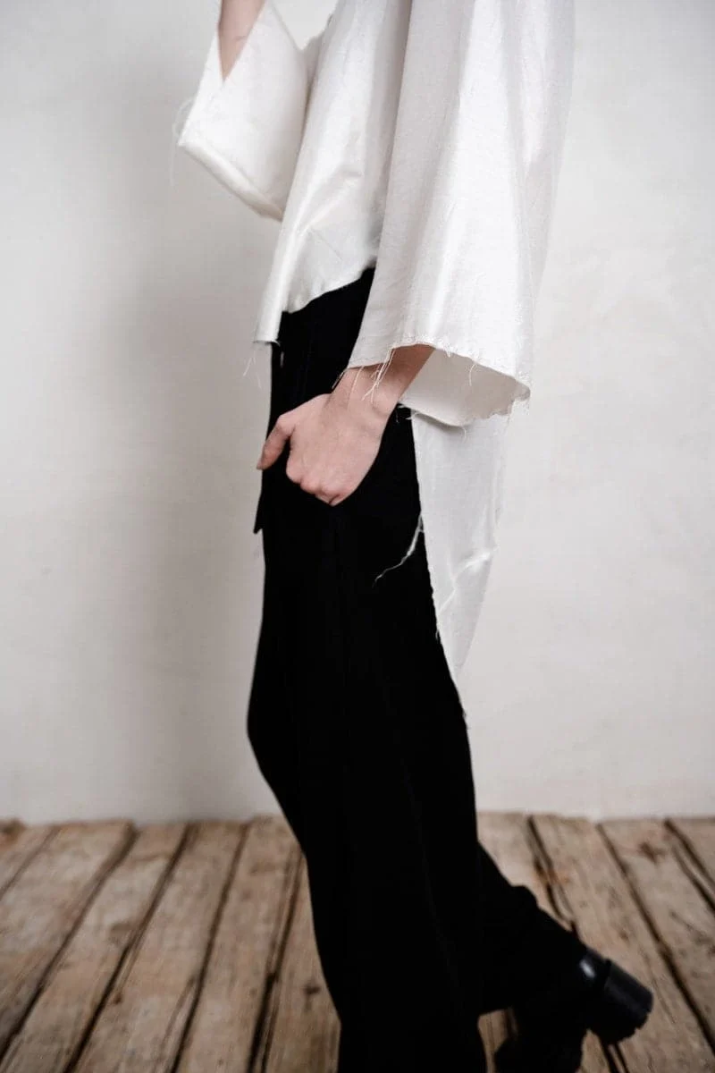 eigensinnig wien | Sartre | Elegante Seidenbluse mit Kimono Ärmeln in Weiß