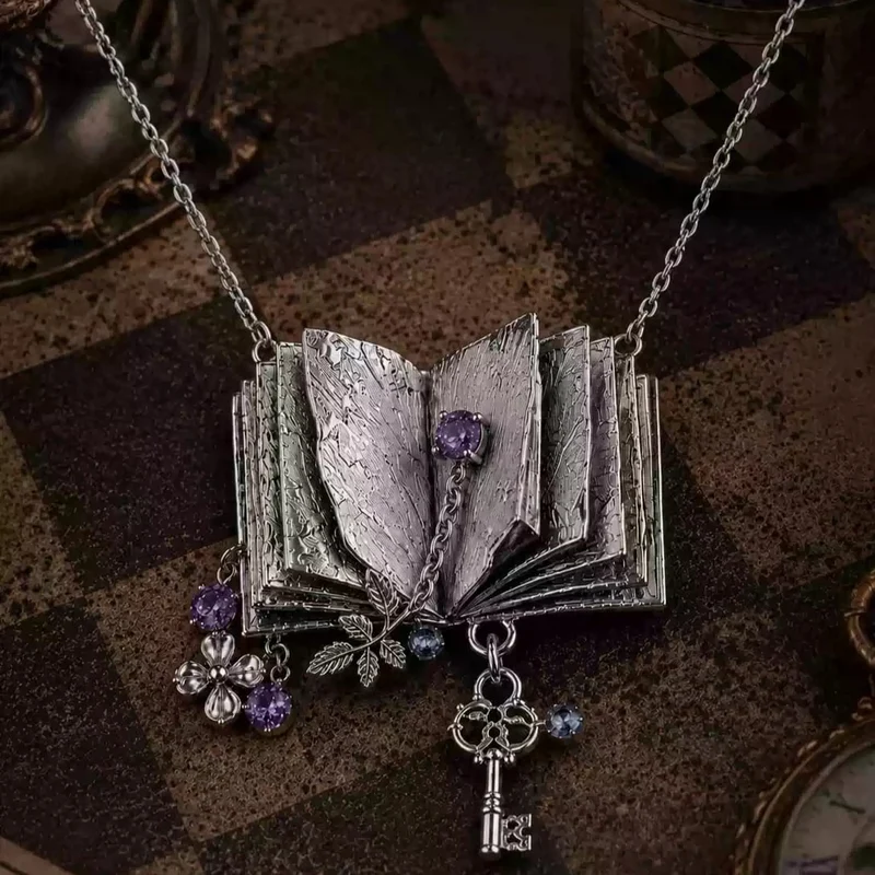Gothic-Halskette für Damen mit 3D-Strassanhänger in Schlüsselform, floralem Design und offenem Buchmotiv