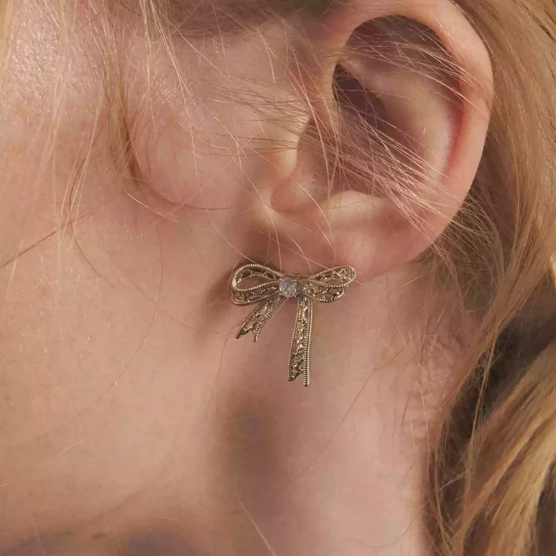 Grunge-Ohrringe für Damen mit asymmetrischem Schleifenmuster