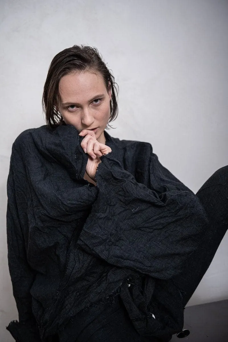 eigensinnig wien | Hemingway | Extravagante Kimono Jacke aus Leinen in anthrazit