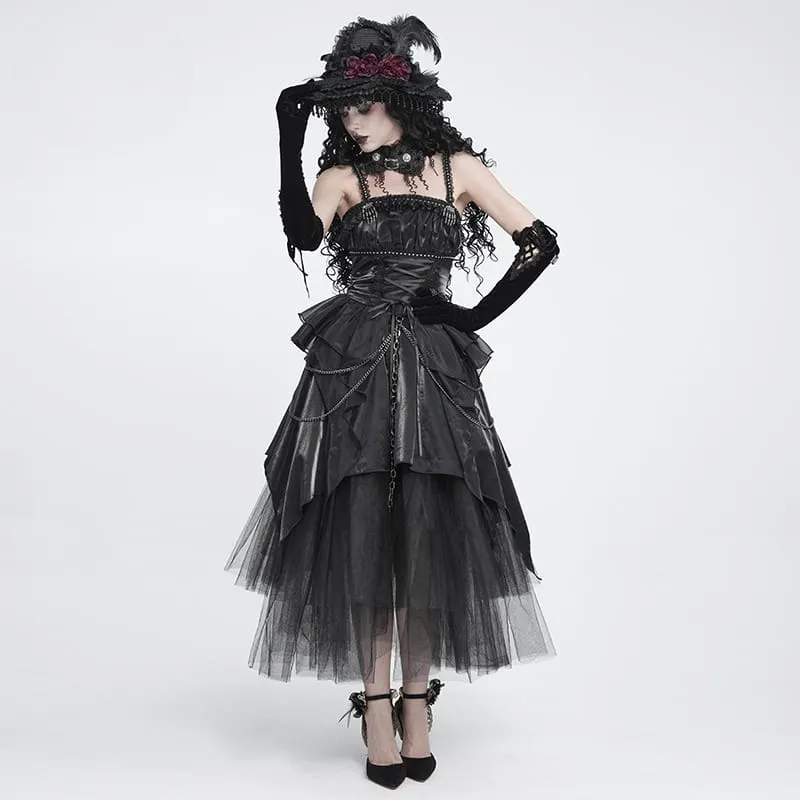 Schwarzes, gotisches Damen-Slipkleid mit Schnürung, Ketten, Raffungen und unregelmäßigem Saum – ideal als Hochzeitskleid.