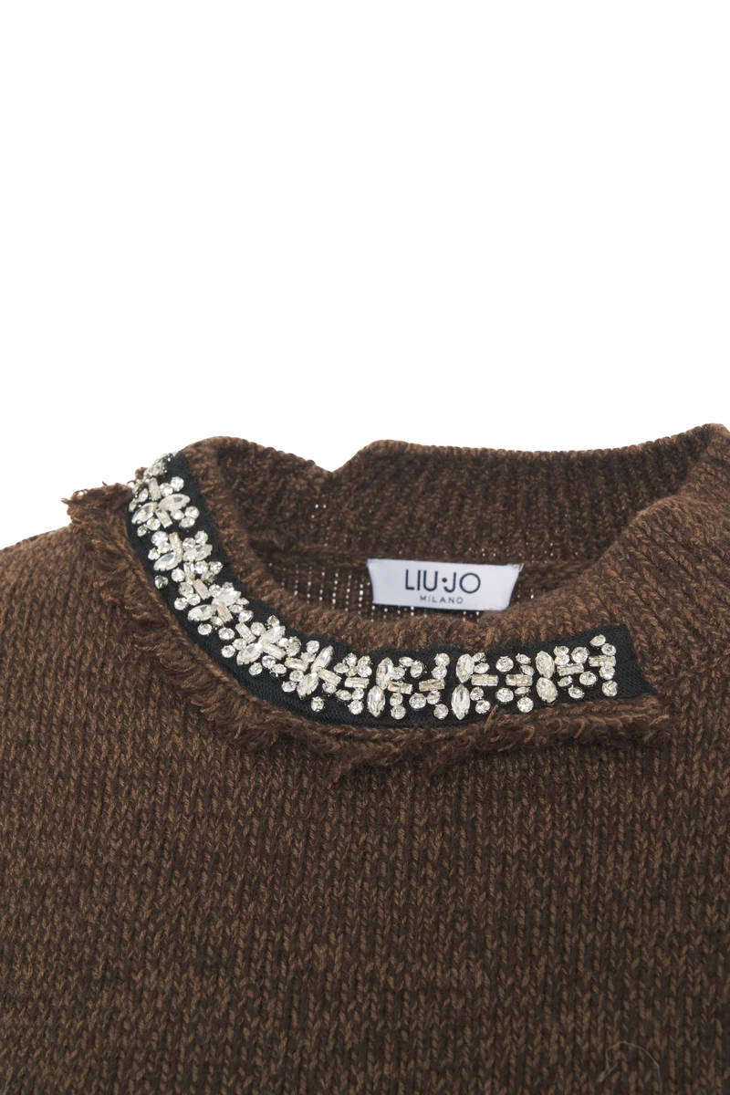 Maglia con applicazione di strass