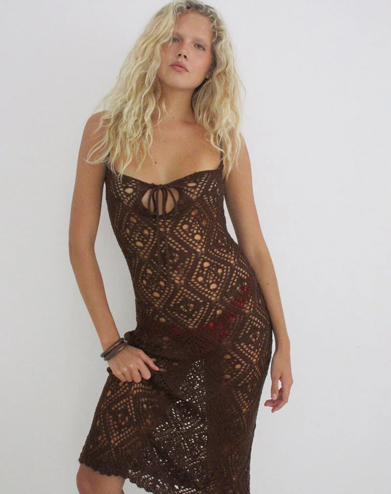 Yasiya Midi-Kleid aus offenem Häkelstoff in der Farbe „Dark Chocolate“