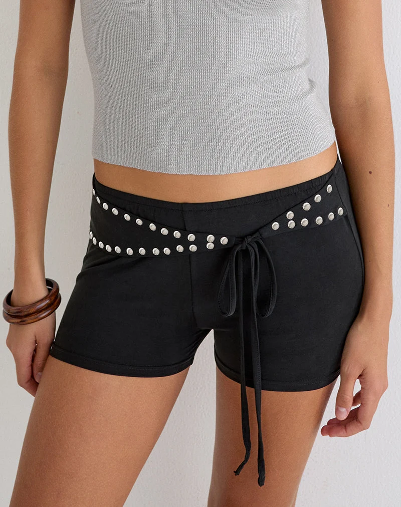 Oliga-Shorts mit Nieten und Wickelbindeband in Schwarz