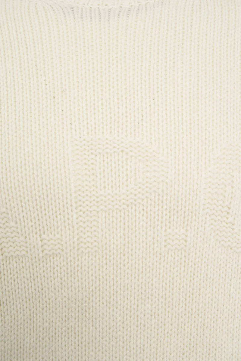 Maglione con logo intarsiato