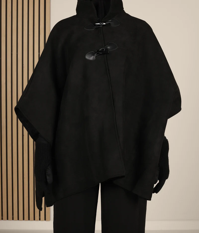 Poncho aus Wildleder