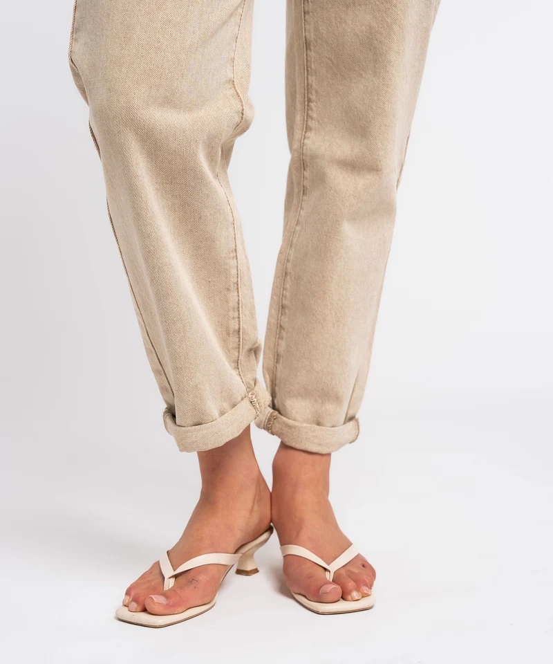 Stretch Mom Jeans Leava Dunkelbeige