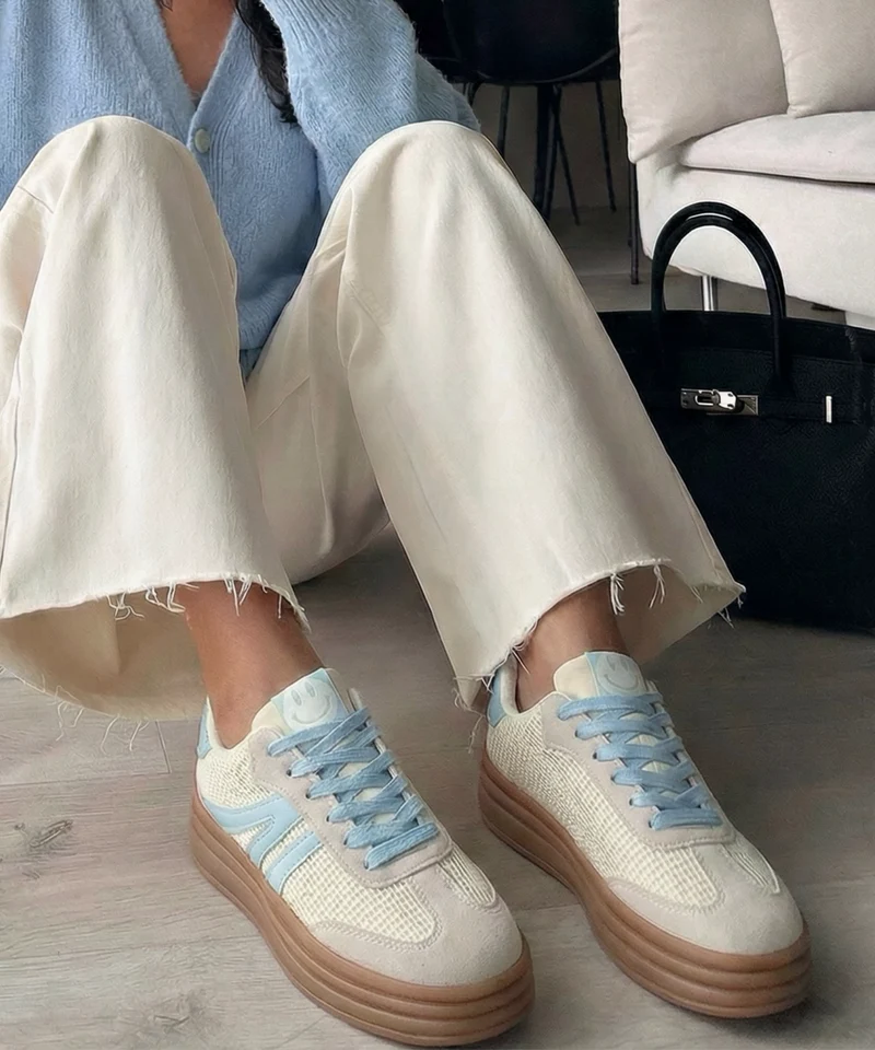 Sneaker Smiley Hellblau