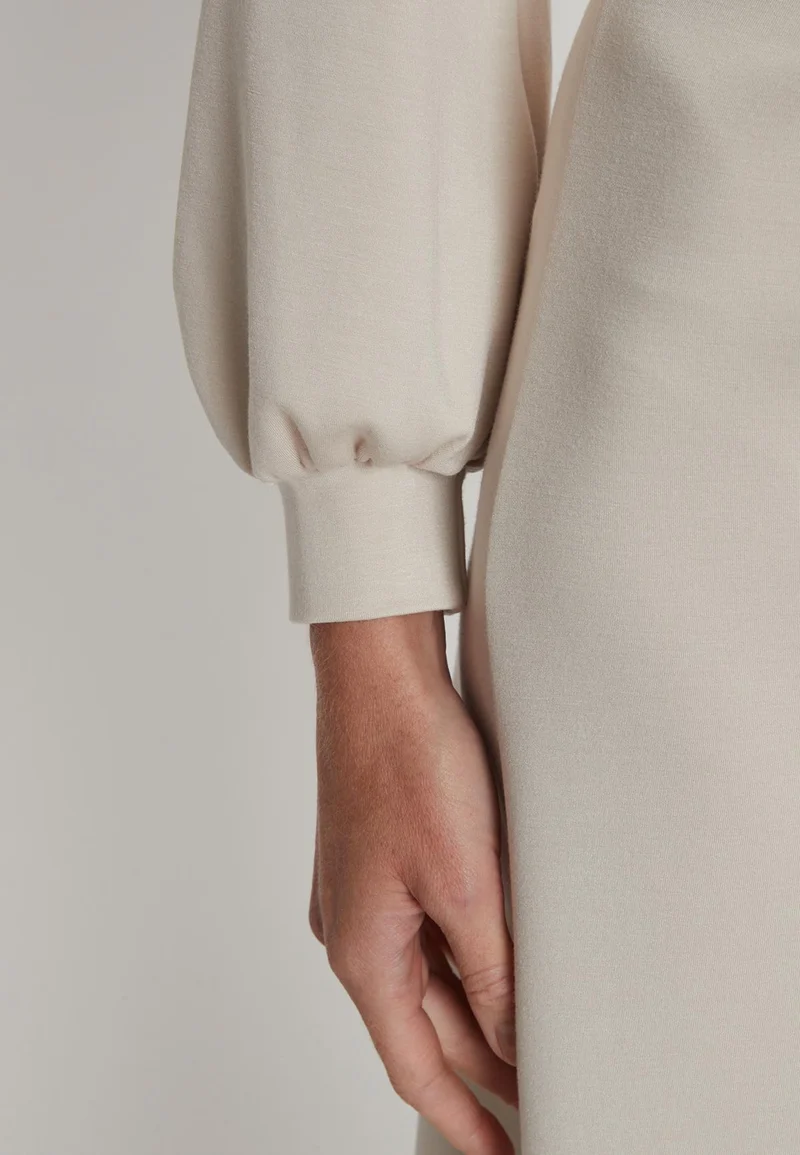 Tailliertes Kleid Hefari