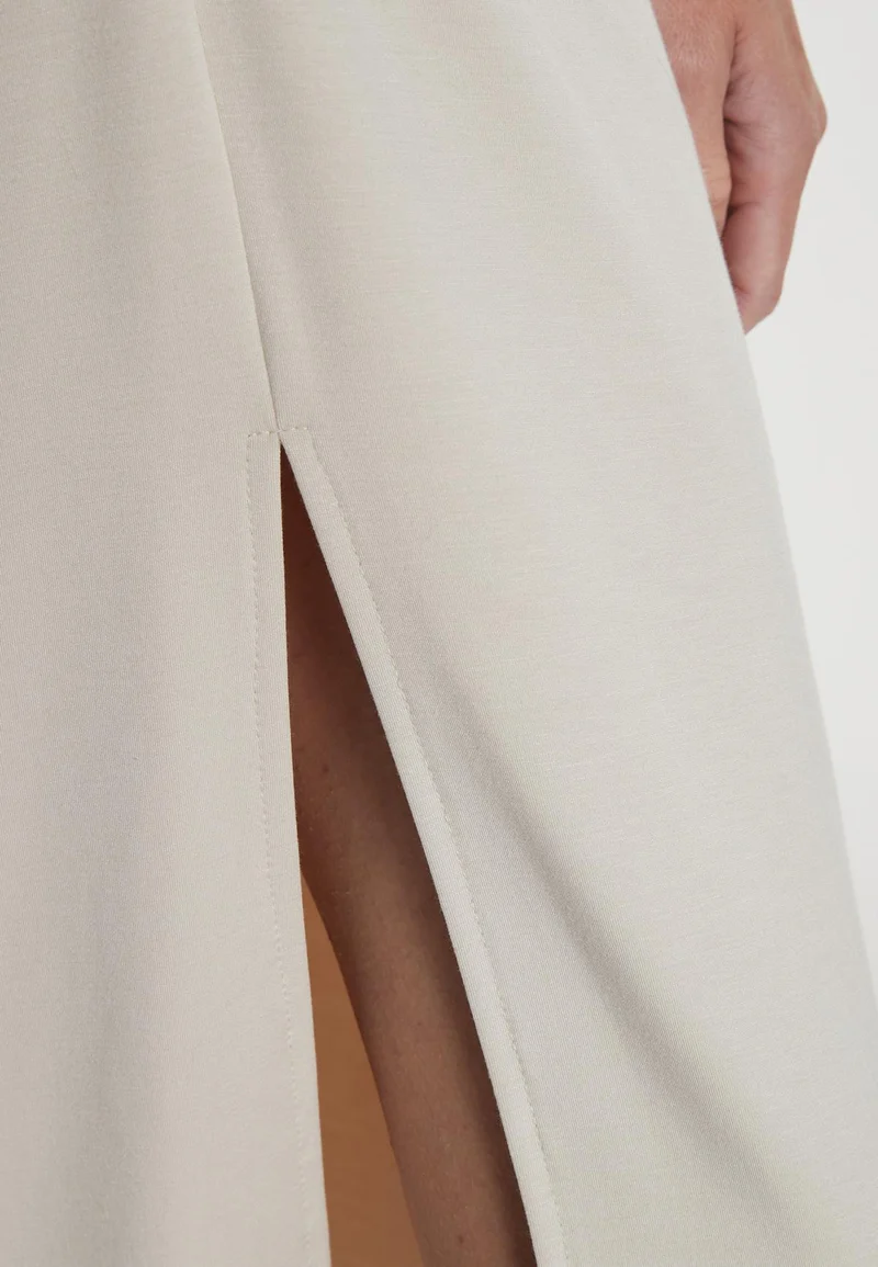 Tailliertes Kleid Hefari