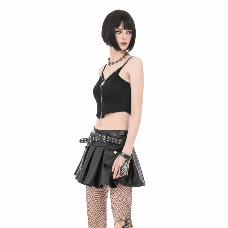 Punk-Rock für Damen mit gekreuztem Gürtel, Ketten und Falten