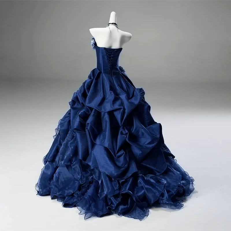 Maßgeschneidertes gotisches 3D-Blumen-Ballkleid mit Lagenmuster, drapiert, trägerlos, für Damen – Abschlusskleid, Hochzeitskleid