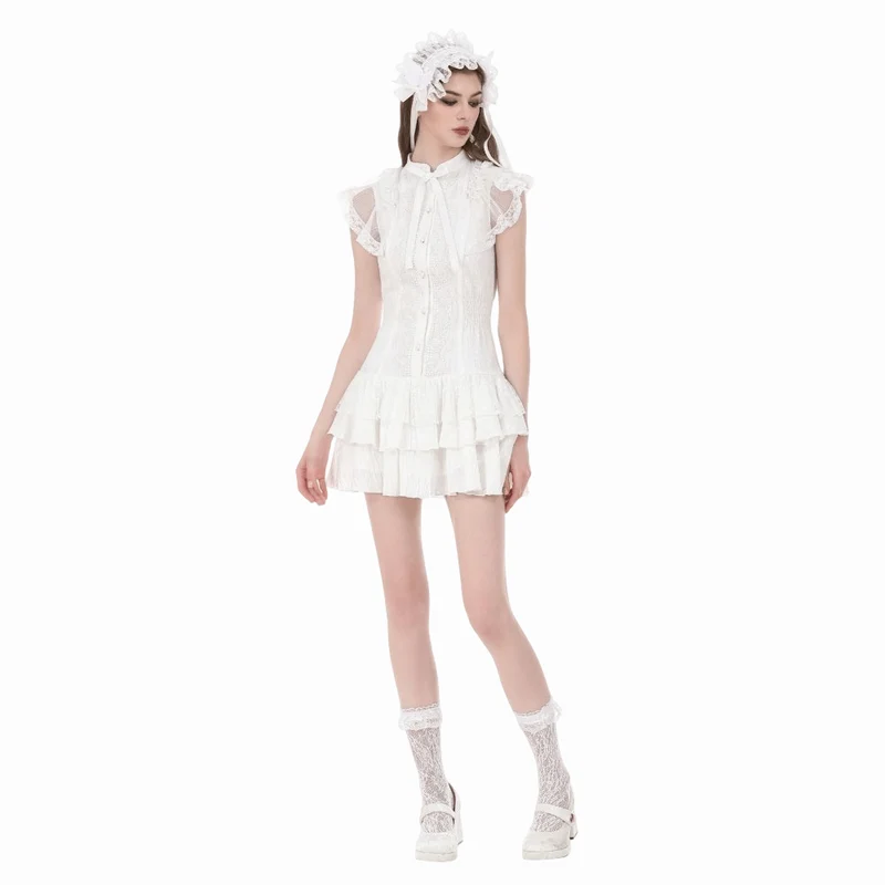 Weißes, gotisches Damenkleid mit Lagenrock, Rüschen und Spitzeneinsatz