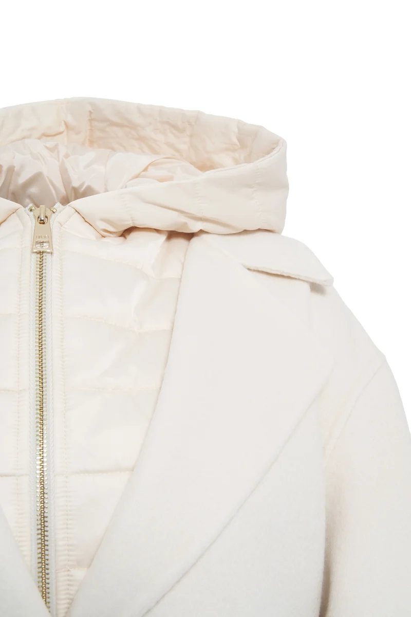 Cappotto con cintura in vita