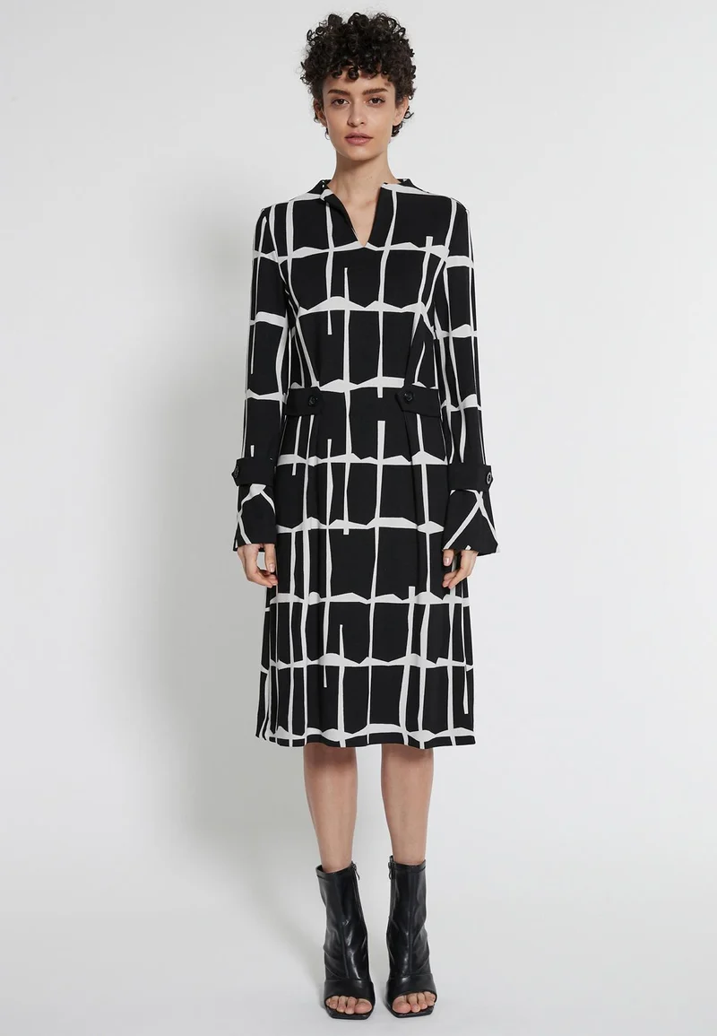 Tailliertes Kleid Hewine