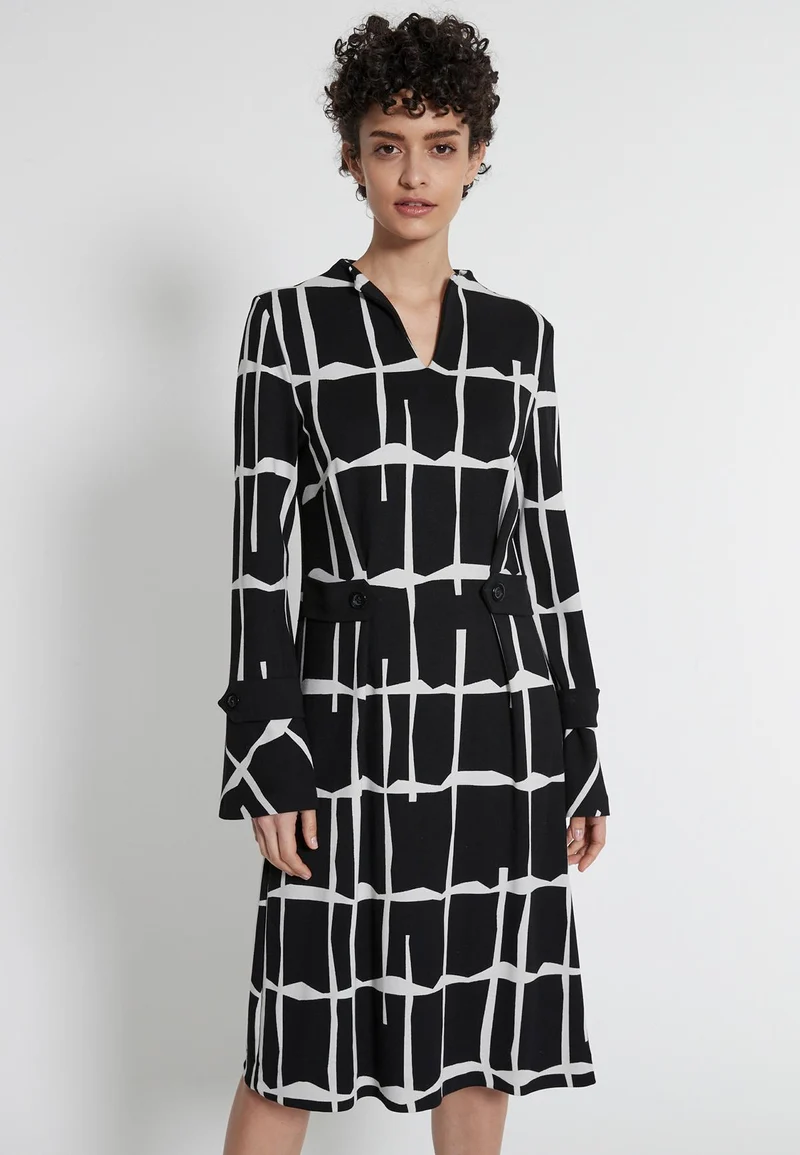 Tailliertes Kleid Hewine