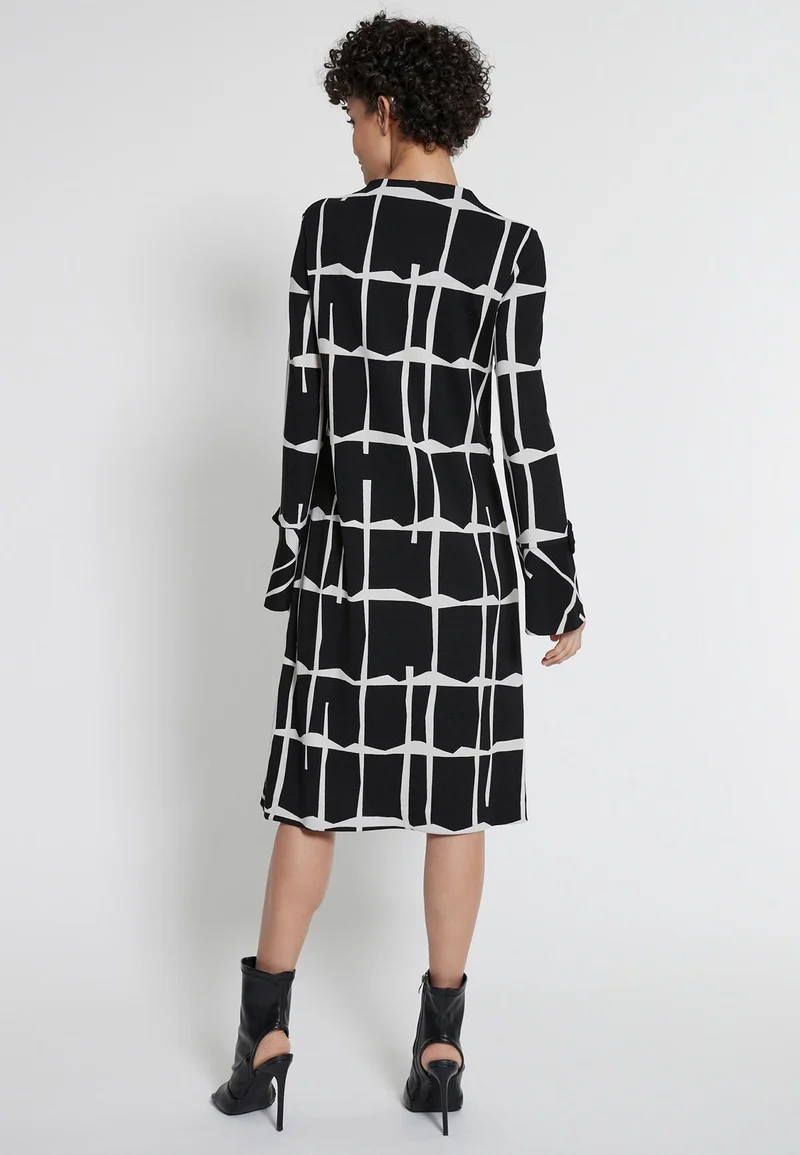 Tailliertes Kleid Hewine