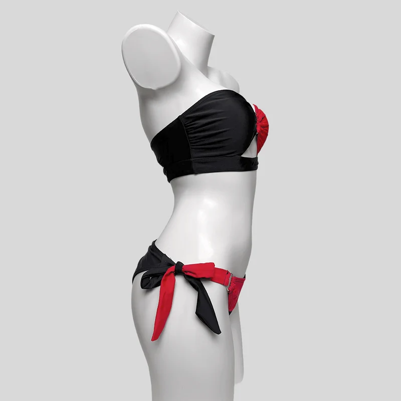 Damen-Bikini-Set im Grunge-Stil mit kontrastfarbenen Ringen und seitlichen Bindebändern