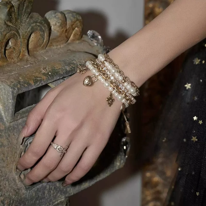 Damen-Armband im Grunge-Stil mit mehreren Lagen aus Diamanten und Perlen