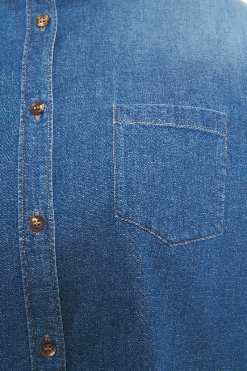 Camicia con taschino applicato sul petto
