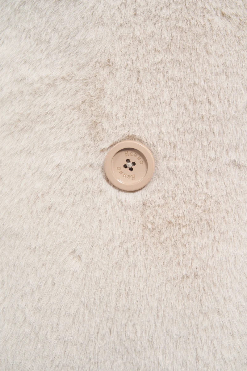 Cappotto corto in pelliccia sintetica