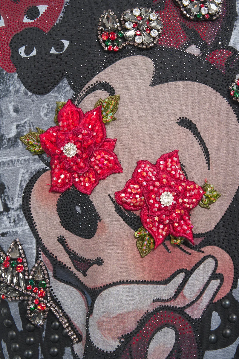 T-shirt con applicazione di strass
