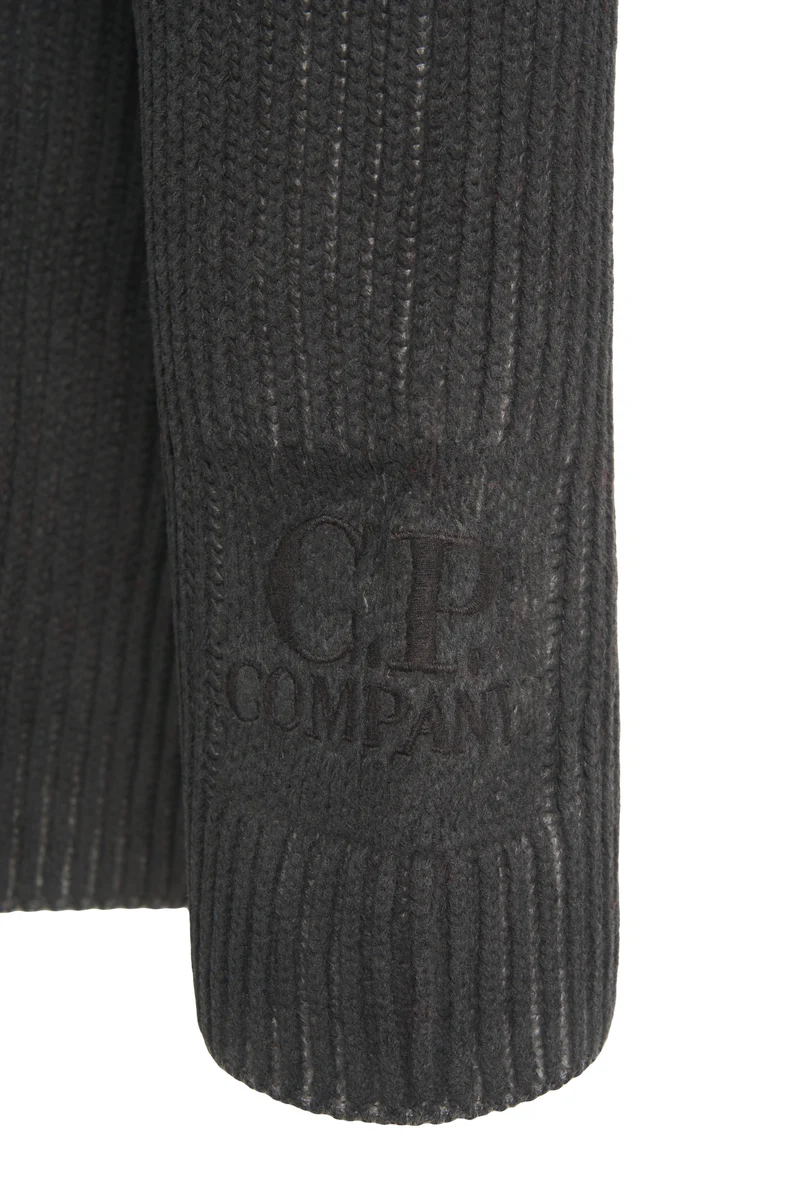 Maglia con ricamo logo