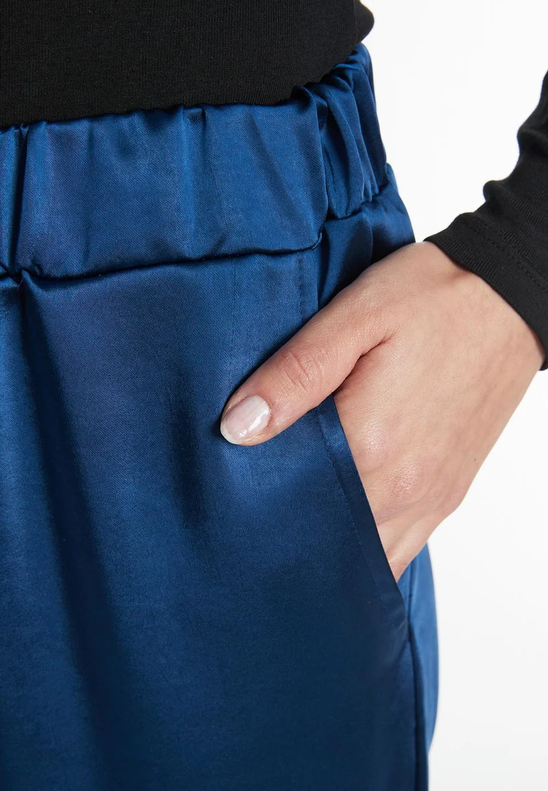 Satinhose Sibly