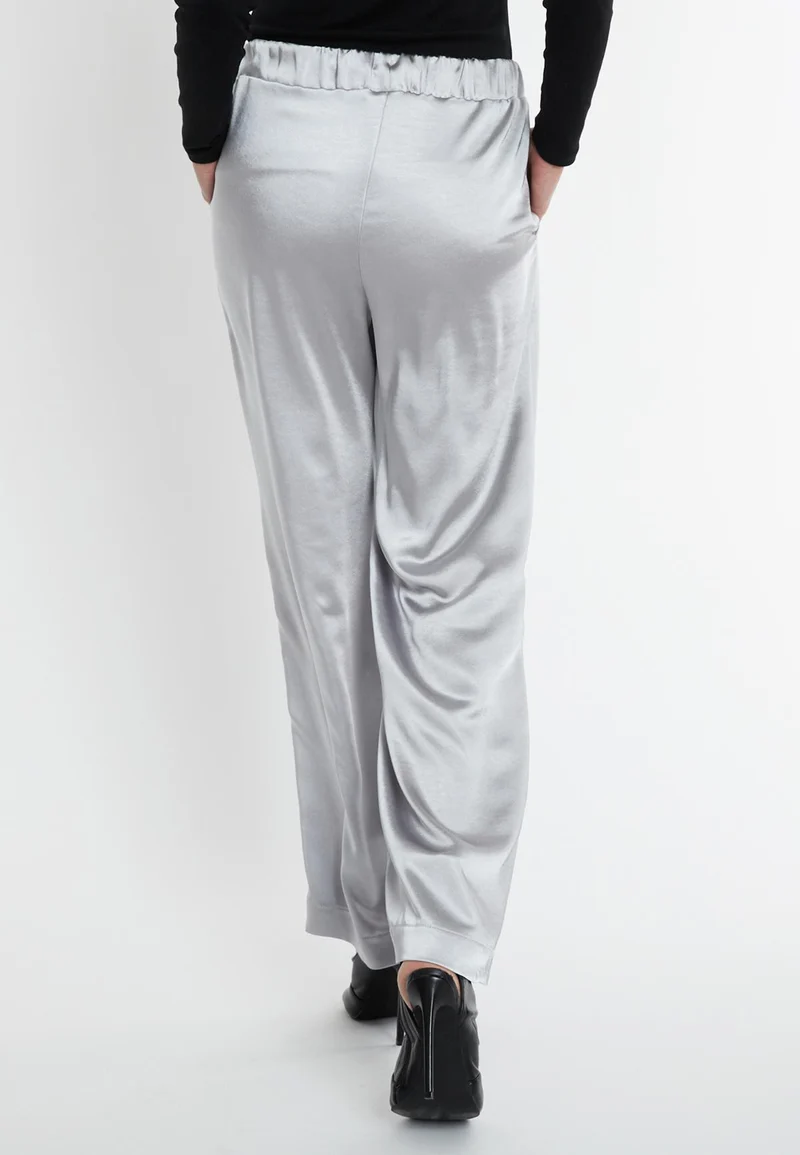 Satinhose Sibby
