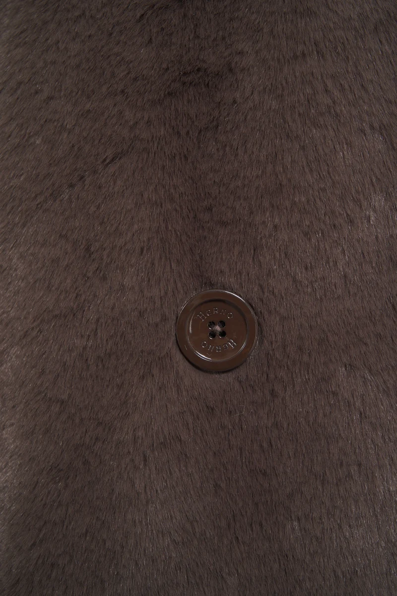 Cappotto corto in pelliccia sintetica