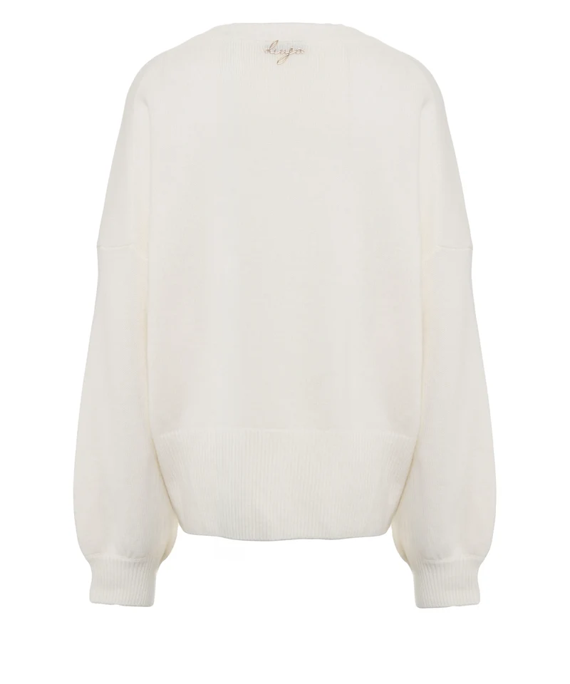 Pullover con spilla