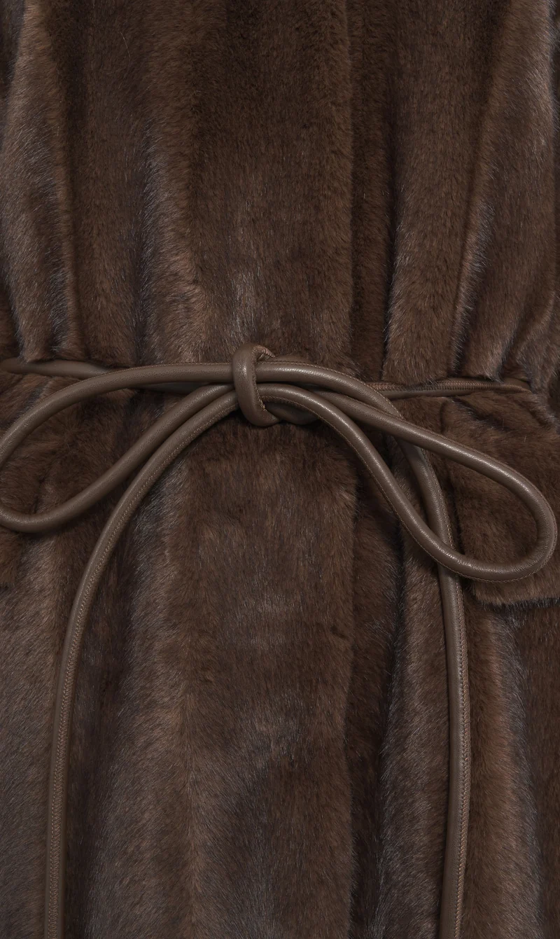Cappotto con cintura in vita