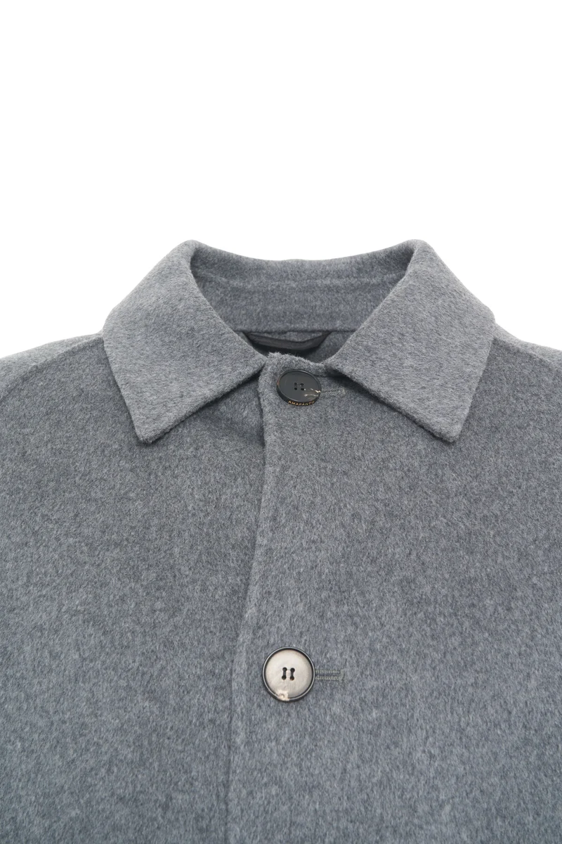 Cappotto con maniche raglan