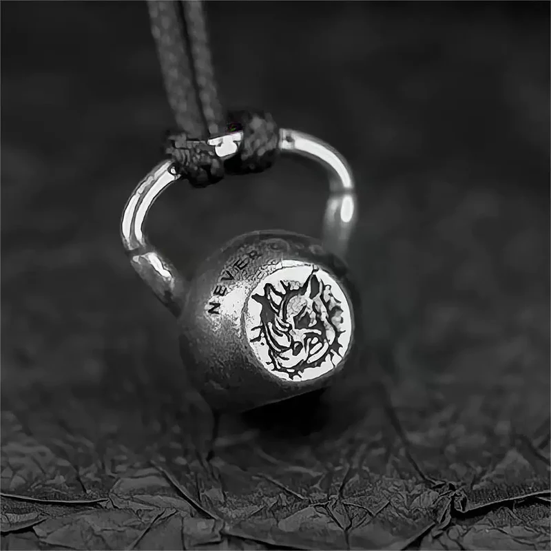 Punk-Halskette für Herren in Kettlebell-Form mit Anhänger