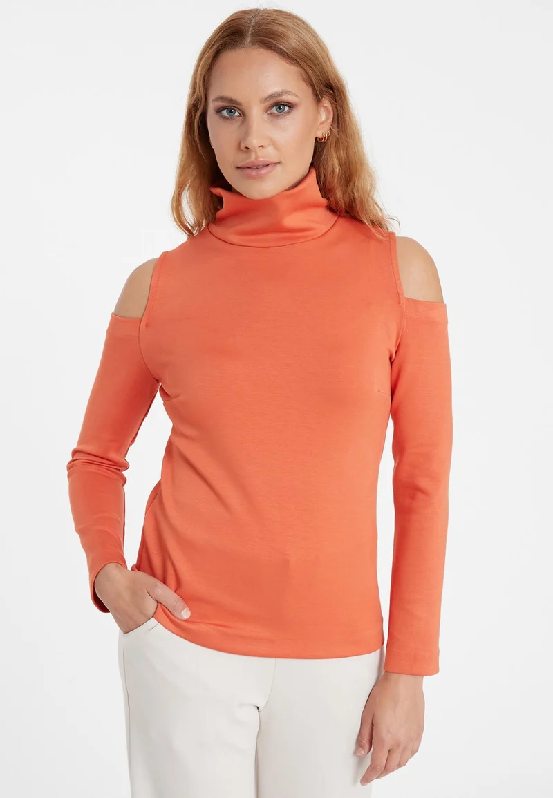 Cut-Out Top Senta
