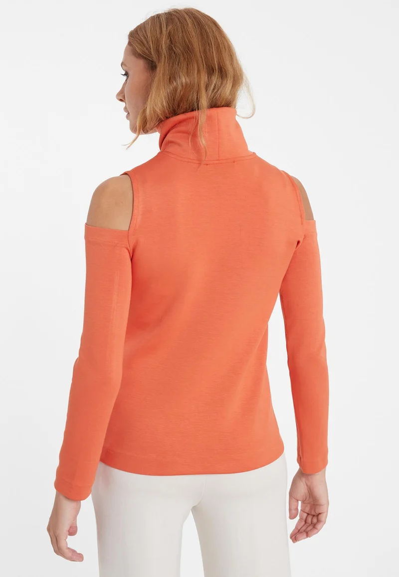 Cut-Out Top Senta