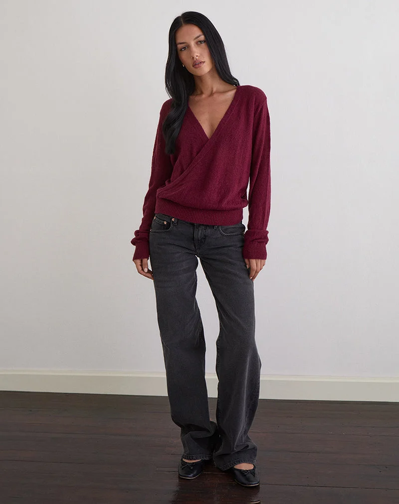 Saroya Plunge Wrap Top aus Strick in Weinrot