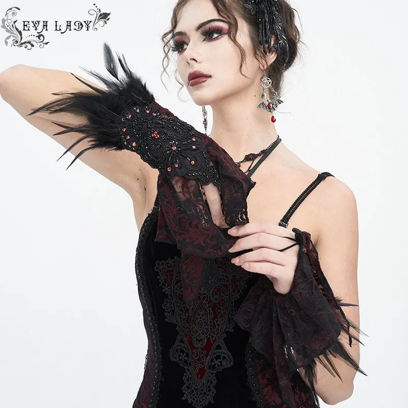 Gothic-Handschuhe für Damen mit unregelmäßigem Feder- und Perlenbesatz aus roter Spitze