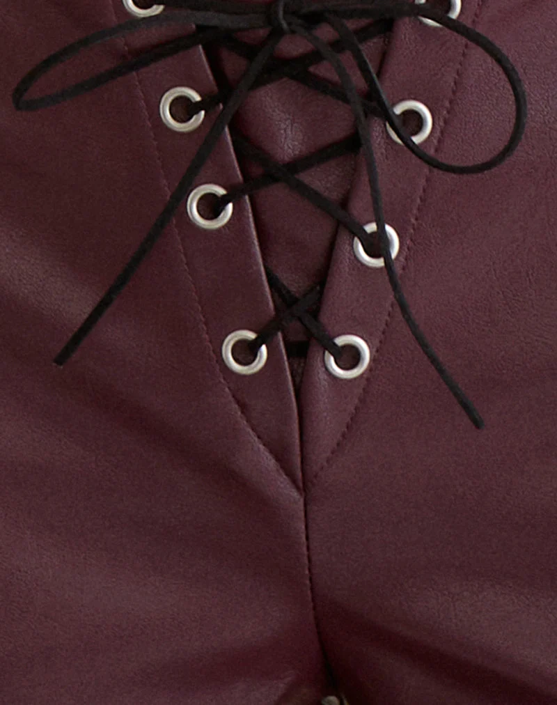 Yakko Schnür-Micro-Shorts aus PU in Pflaume