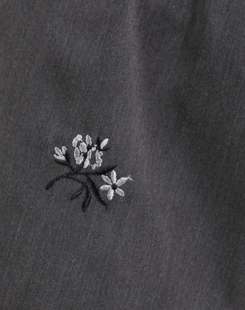 Rata Shorts in Charcoal mit Blumenstickerei