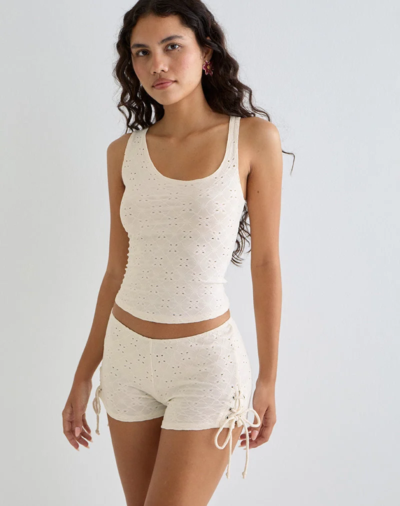Schrein Short aus Stretch Broderie Creme