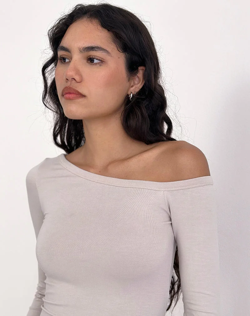 Wakana Asymmetrisches Oberteil mit langen Ärmeln in Cannoli Creme