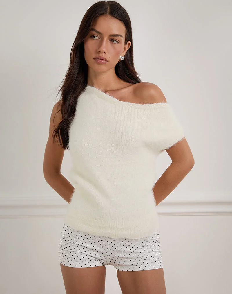 Calyce Top aus flauschigem Strick in Creme
