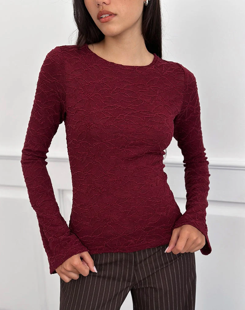 Asymmetrisches Top aus strukturiertem Strick Rot