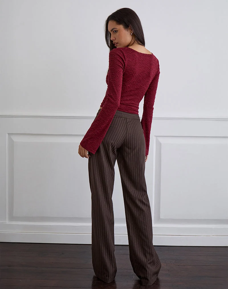 Asymmetrisches Top aus strukturiertem Strick Rot