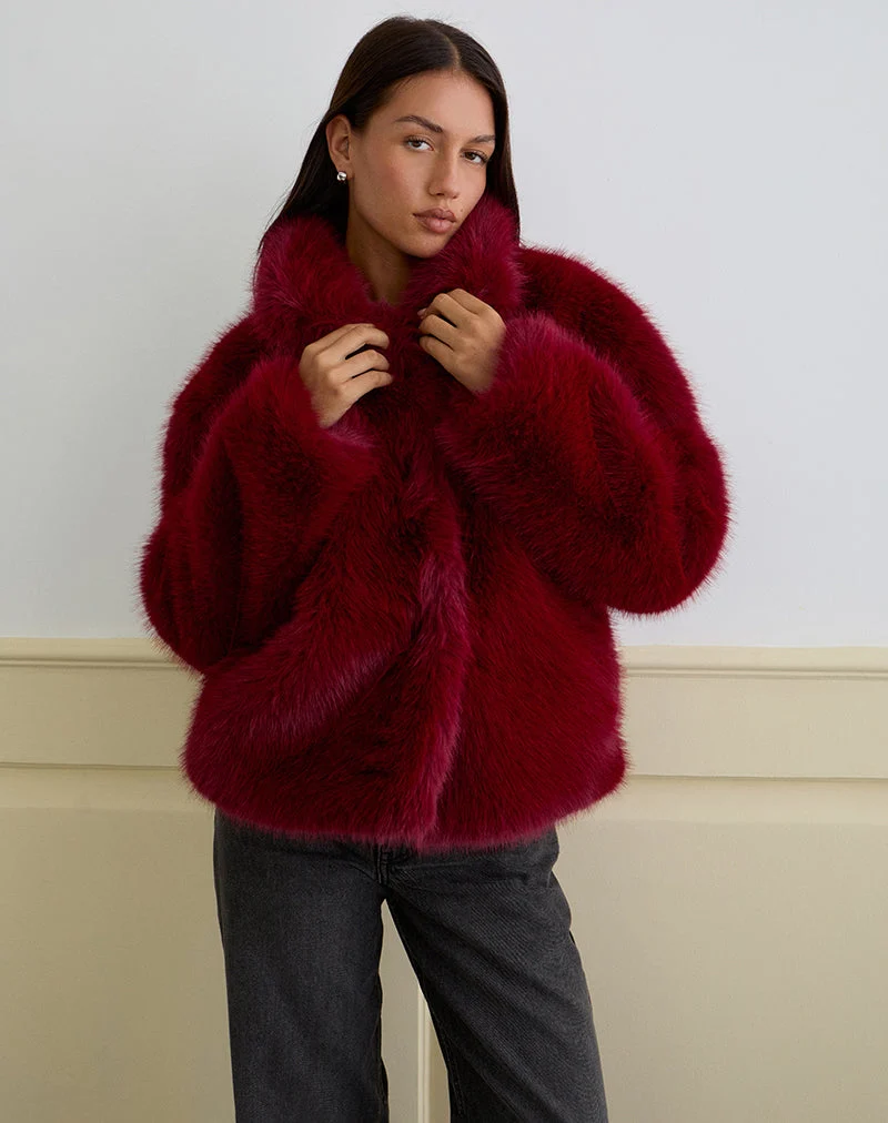 Joji Jacke aus Kunstpelz in Kirsche