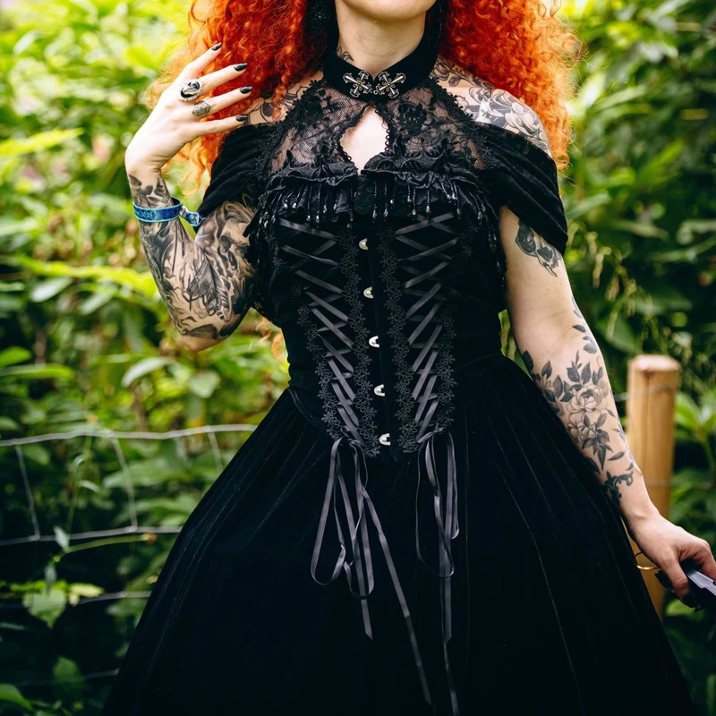 Gothic-Kleid aus Samt mit schulterfreiem Ausschnitt und Schnürung für Damen – Hochzeitskleid