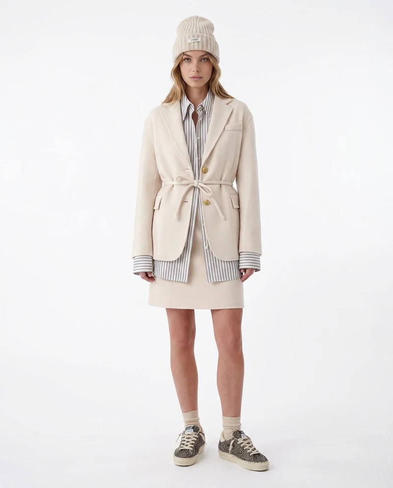 Cappotto con cintura in vita